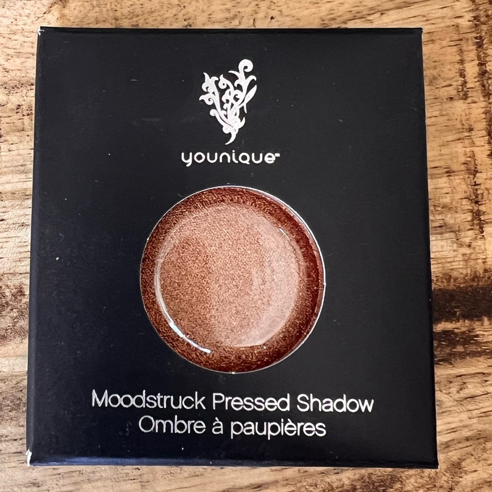 YOUNIQUE Moodstruck Pressed Shadow - Fanatical w/single compact